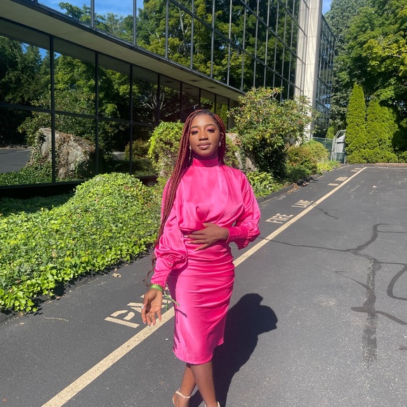 Elegant Pink Dress - Picture 2 of 4